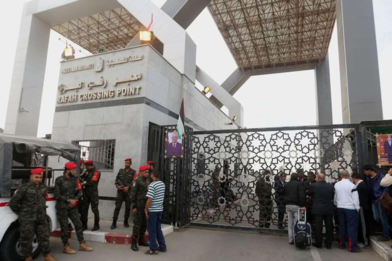 Refah sınır kapısı salı gününe kadar açık kalacak